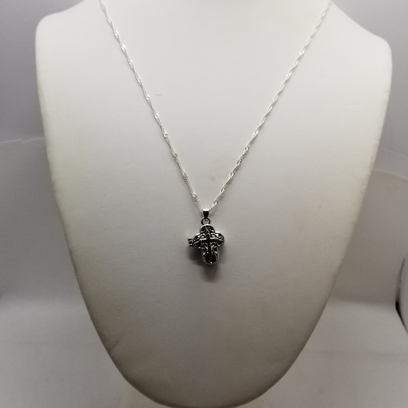 925 *  Silver Open Work Cross Pendant - Picture 3 of 9